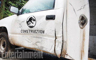 Illustration for article titled The first Jurassic World photos have everything you love about Jurassic Park, except dinosaurs